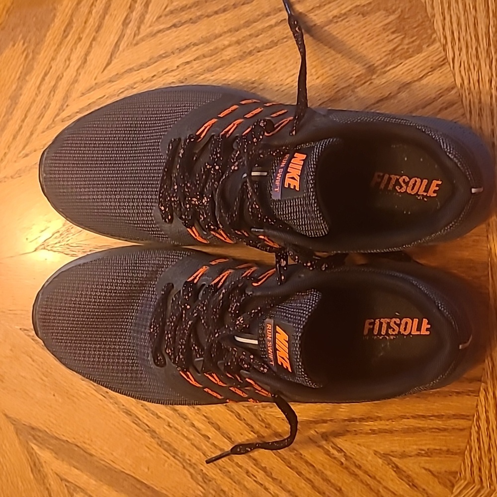 Mens size 9 Nike running shoes